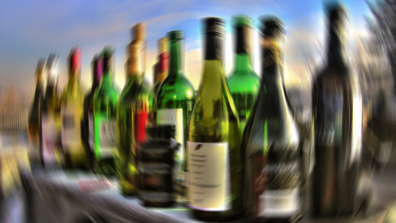 İstanbul'da kamuya açık alanlarda alkol tüketimi yasaklandı